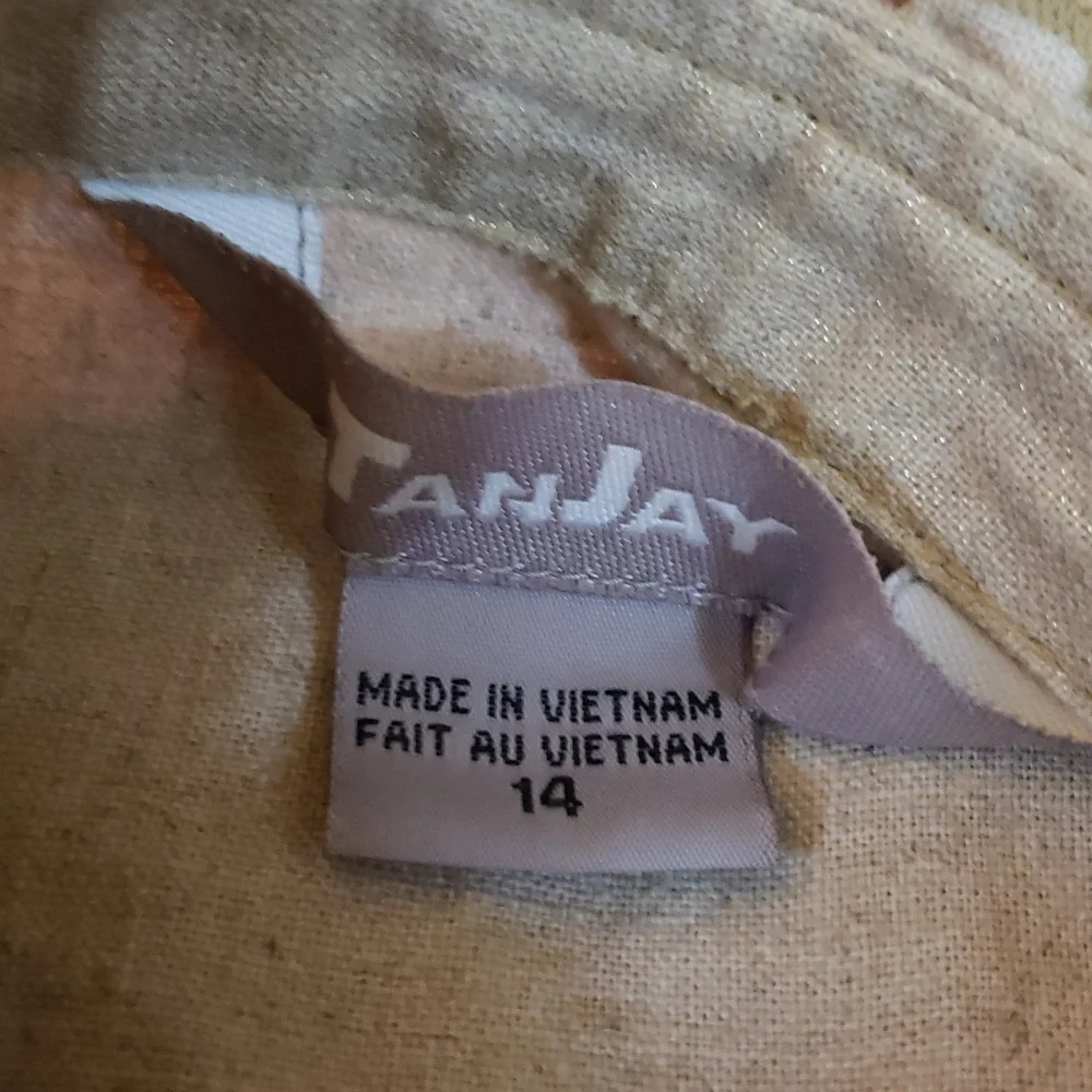 Vest - Picture 2 of 6